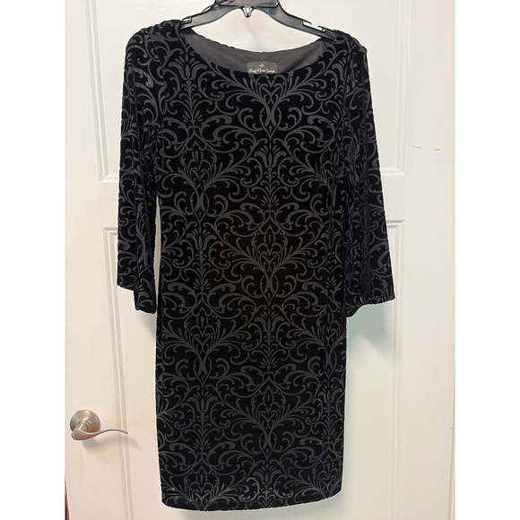 Ruby Nicole Evenings Dresses & Skirts - Ruby Nicole Evenings Black Velvet Damask Print Midi Dress